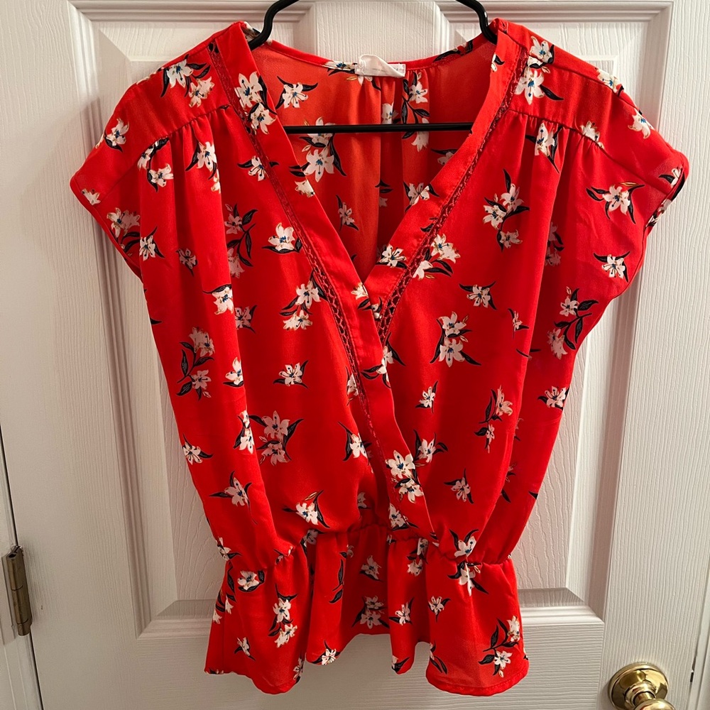 Sienna Sky Floral Red Women's V Neck Peplum Top (M)